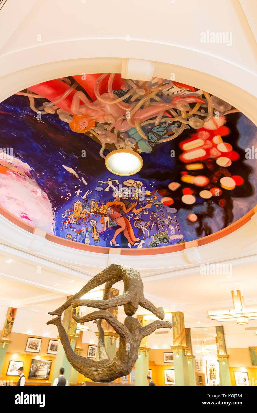 Intérieur du célèbre restaurant La Coupole, Paris - Montparnasse, France Banque D'Images