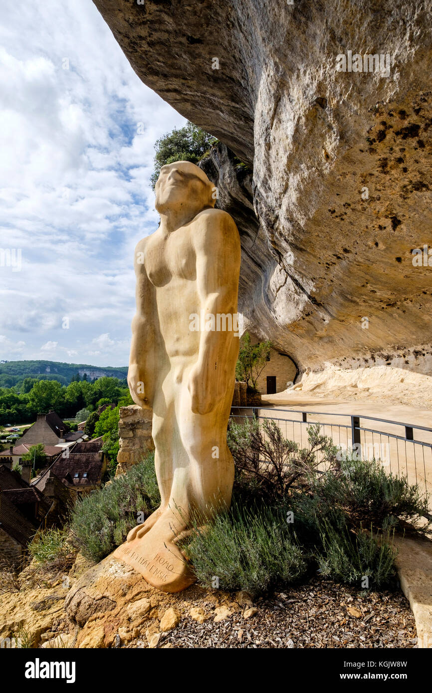 Statue de l'homme préhistorique Homo neanderthalensis Musée National de Préhistoire Musée National de Préhistoire Les Eyzies de Tayac Dordogne France Banque D'Images