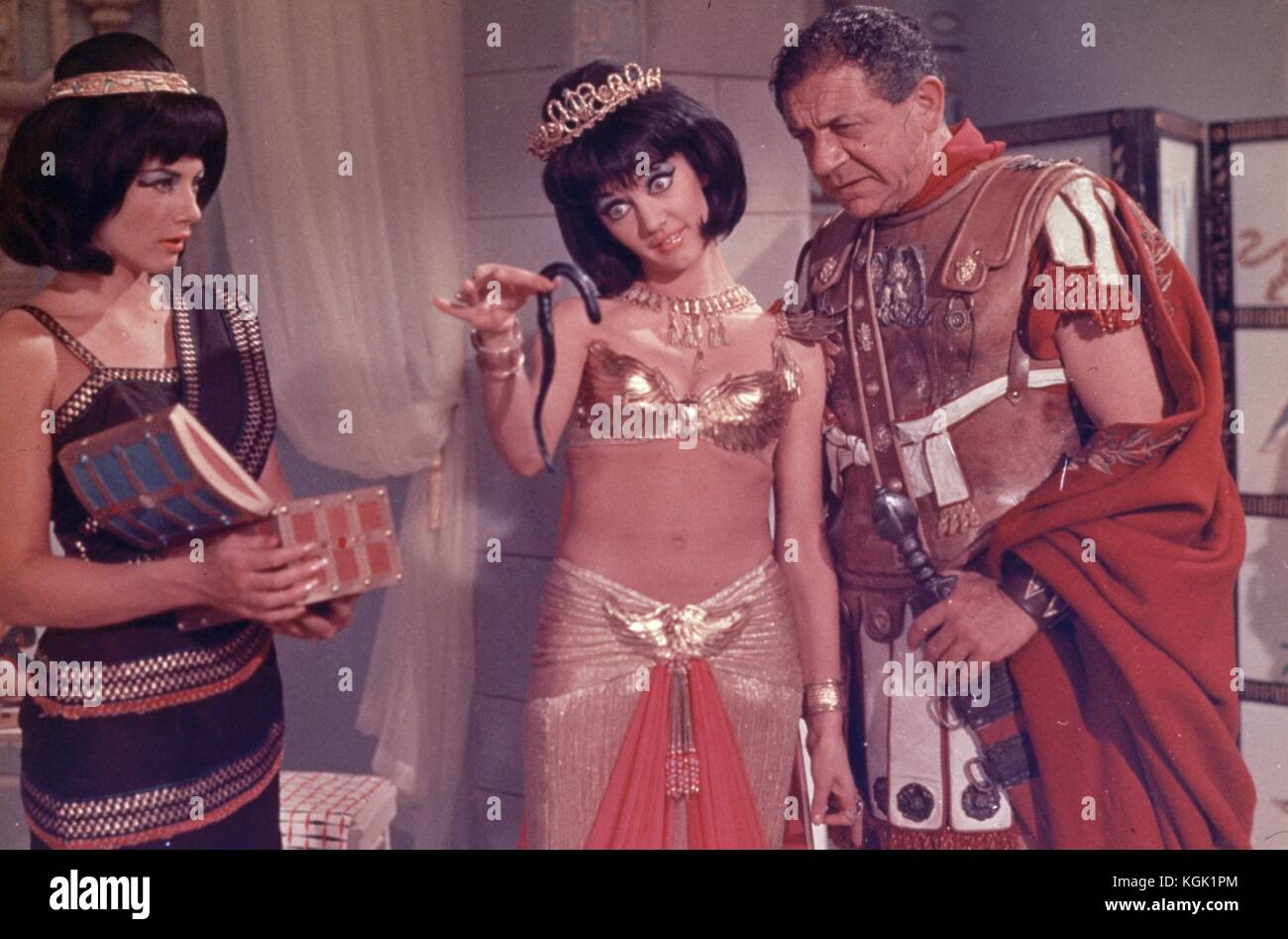 Transporter sur Cleo (1964) , Sid James , Amanda Barrie Banque D'Images