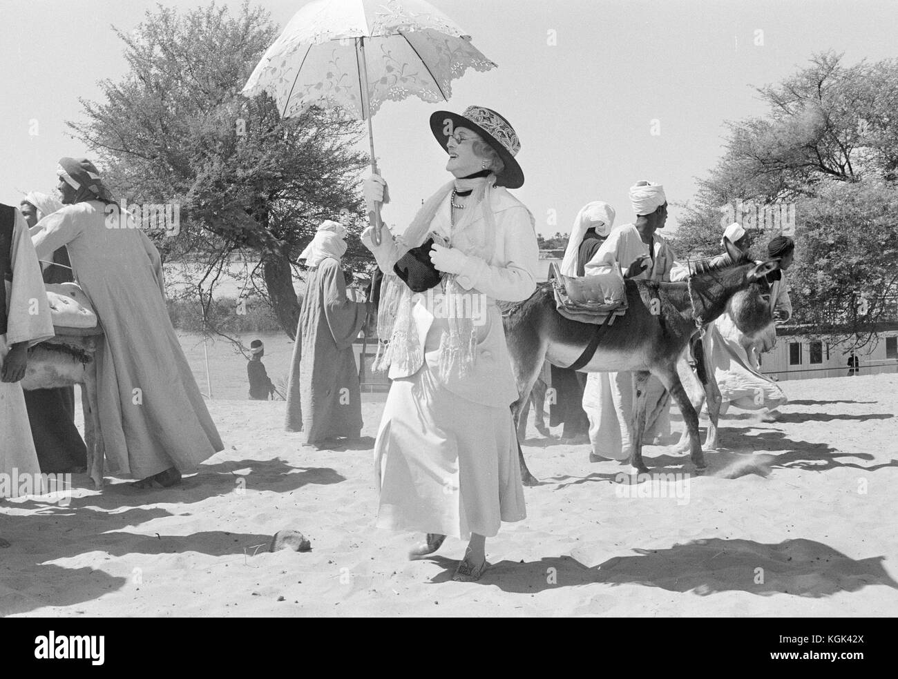 Death on the nile 1978 bette Banque d'images noir et blanc - Alamy
