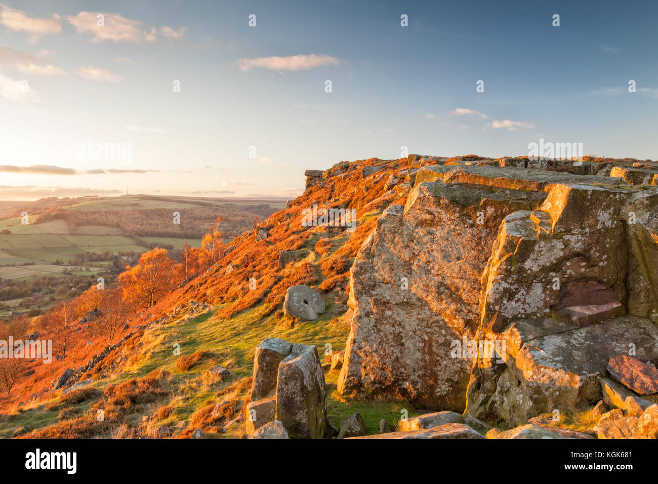 Coucher de soleil sur Curbar Edge, parc national de Peak District, Derbyshire, Angleterre Banque D'Images