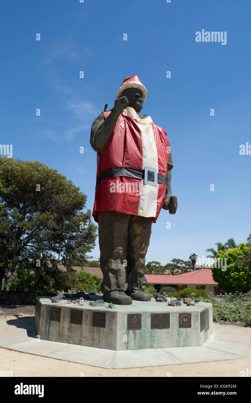 Kapunda, Australie du Sud, Australie - décembre 3, 2016 carte historique : le mineur habillé en père Noël, prêts pour les fêtes et greetin Banque D'Images