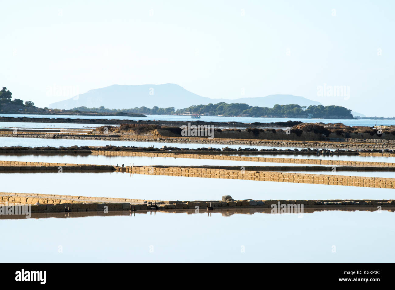 Piscines de sel près de motya et le Stagnone de Marsala, Sicile, îles Banque D'Images