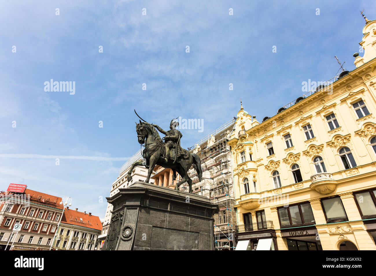 Zagreb, Croatie - août 28, 2017 : le ban jelacic statue cheval a donner le nom de la place dans le coeur de la vieille ville de Zagreb en Croatie cit capital Banque D'Images