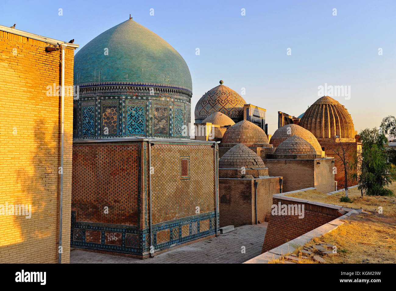 Samarkand : Shah-i-Zinda mausolée sur le coucher du soleil Banque D'Images
