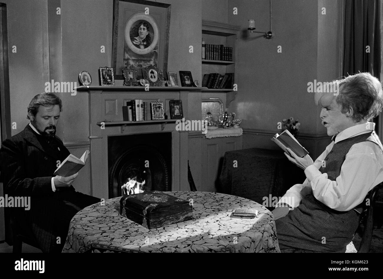 L'Elephant Man (1980) , John Hurt , Anthony Hopkins Date : 1980 Banque D'Images