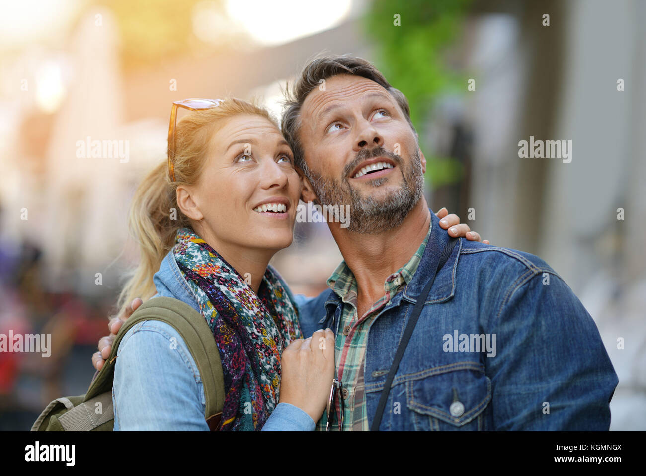 Quartier branché d'âge mûr sur un voyage touristique Banque D'Images