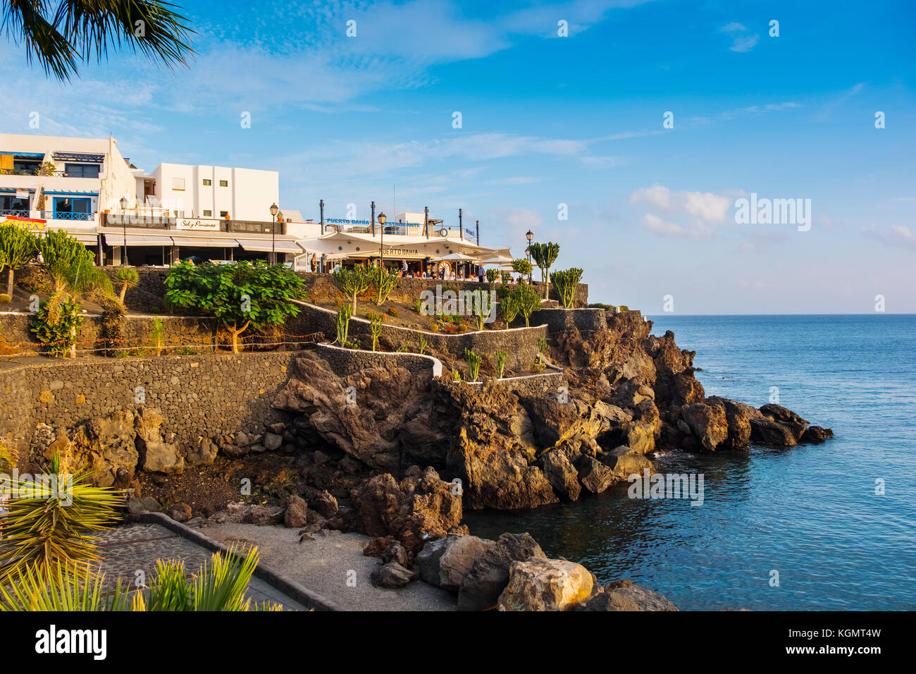 Restaurant au coucher du soleil, port de pêche, Puerto del Carmen. Île de Lanzarote. Îles Canaries Espagne. Europe Banque D'Images