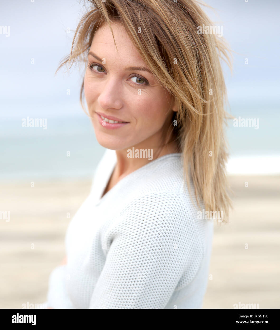 Portrait de belle 40-year-old blonde woman Banque D'Images