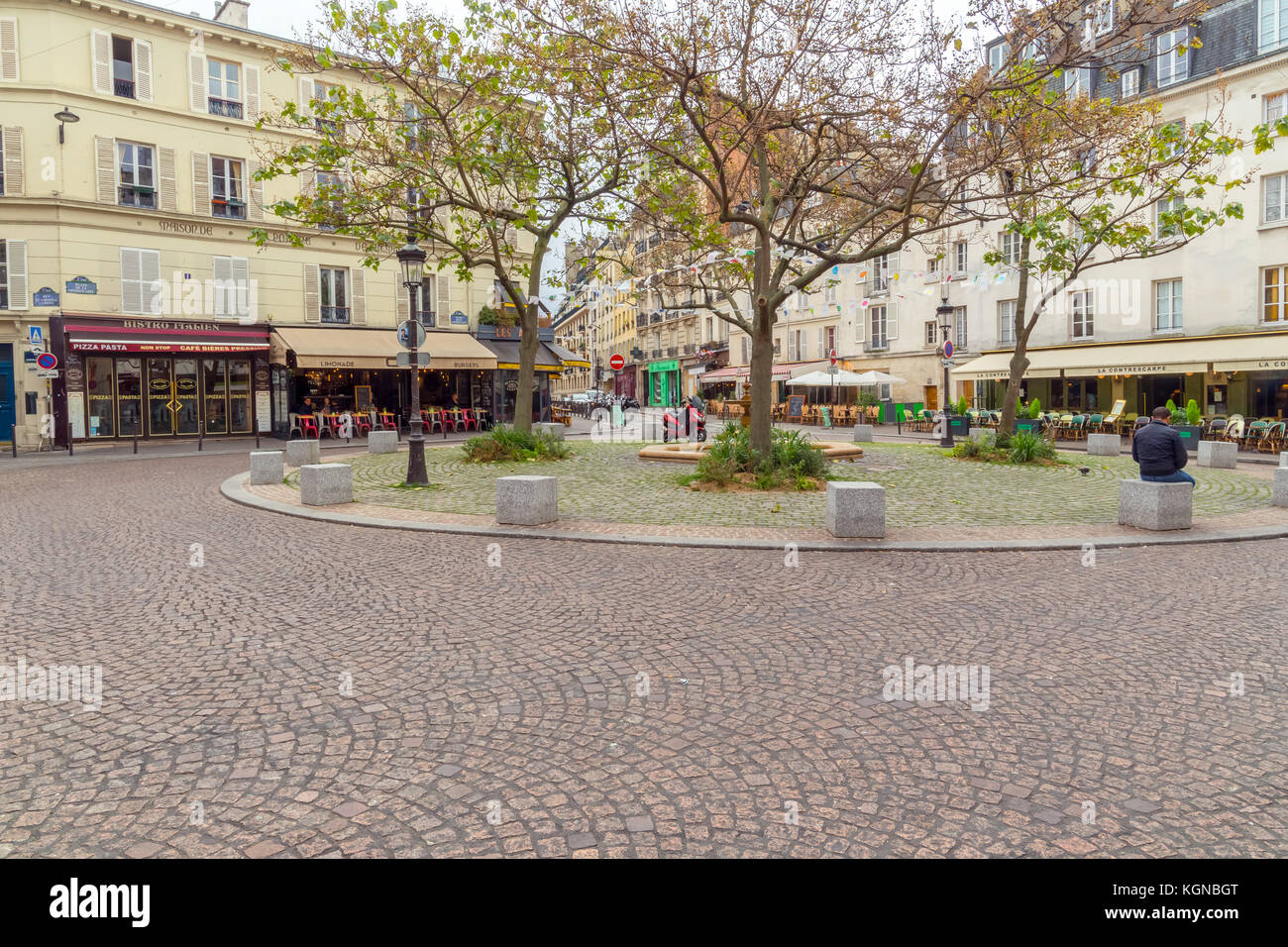 Place de la Contrescarpe près de Panteon dans Paris, France. Banque D'Images