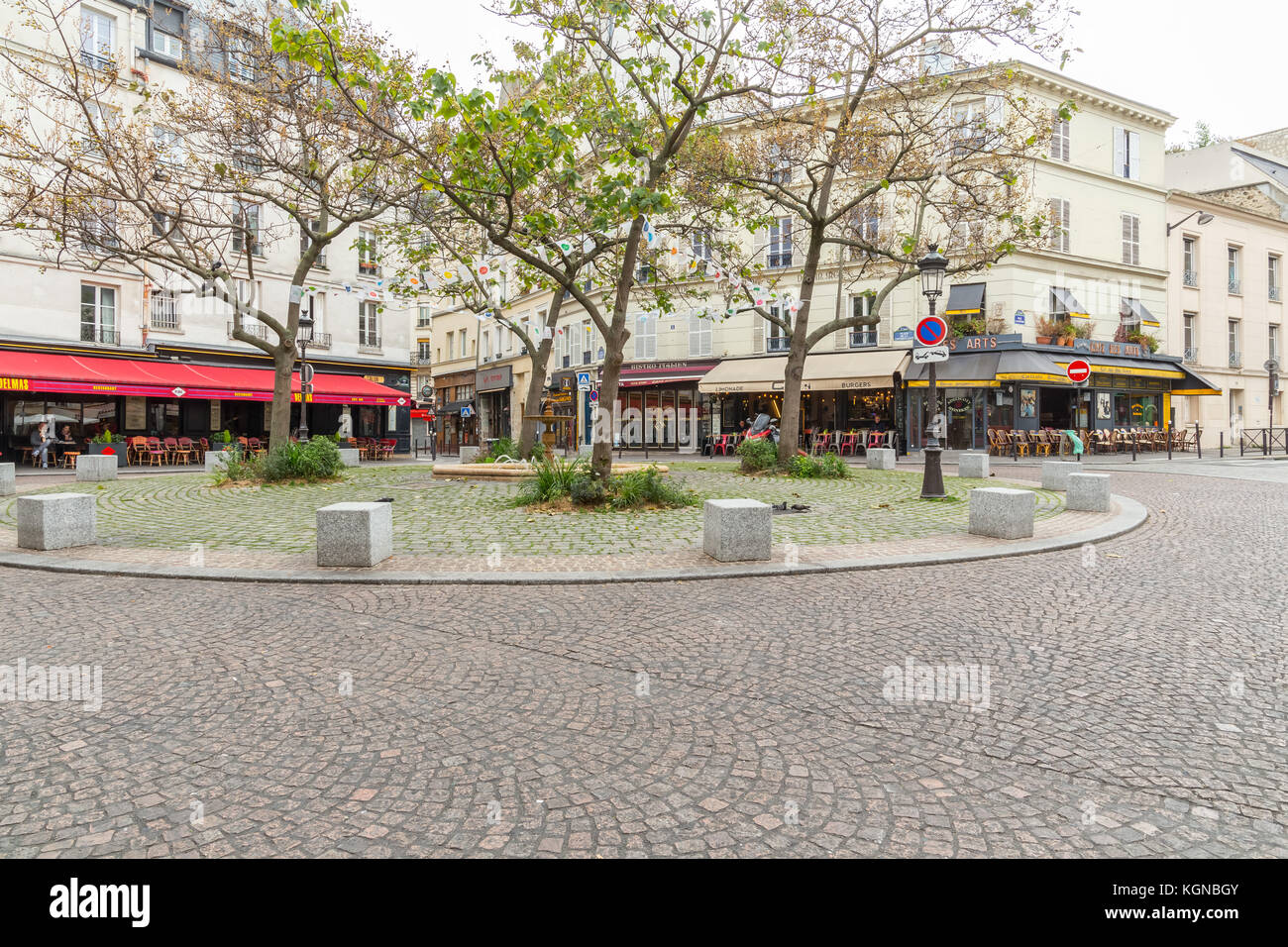 Place de la Contrescarpe près de Panteon dans Paris, France. Banque D'Images