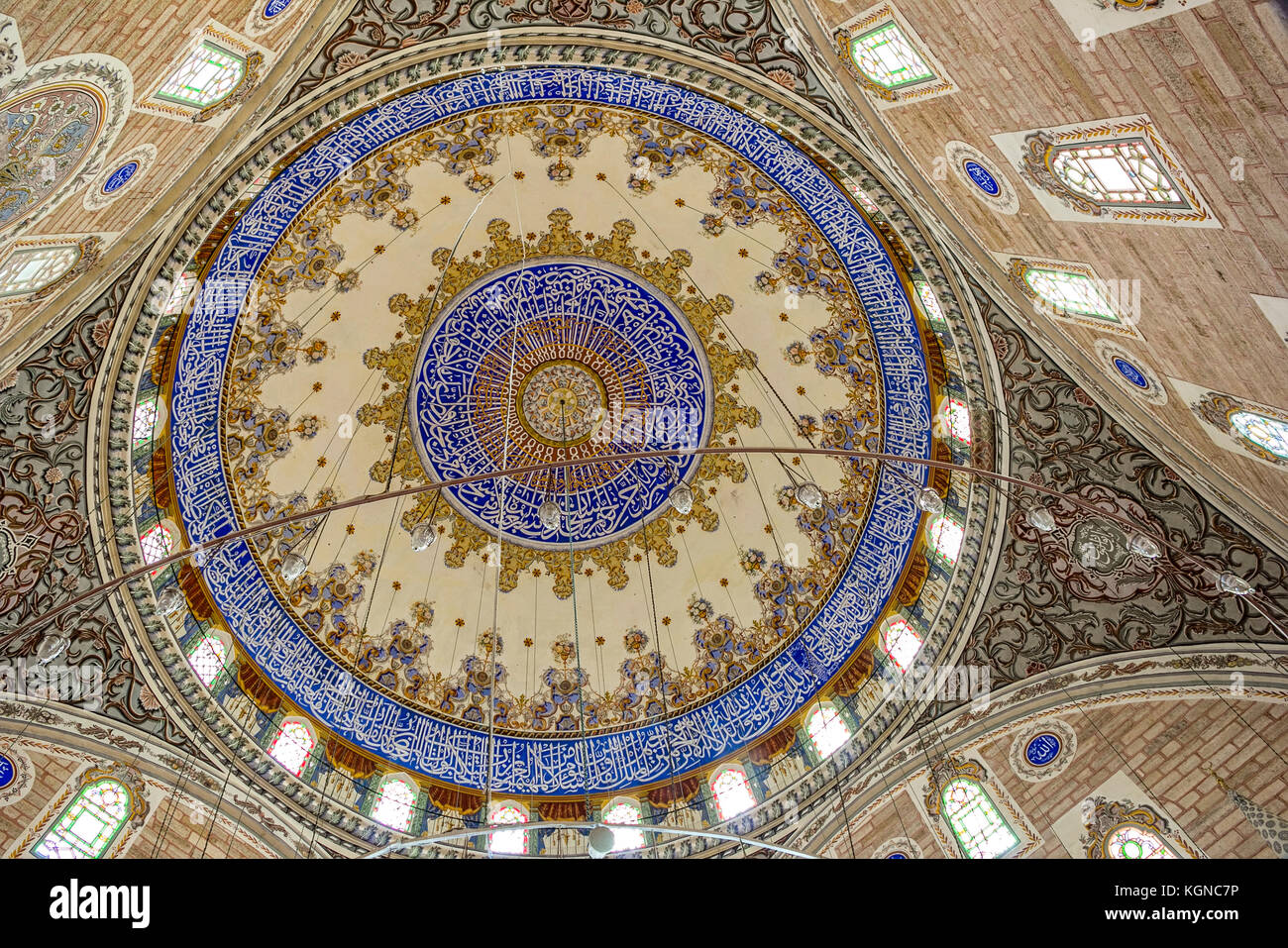Edirne, Turquie. ancienne mosquée eski - mosquée, la mosquée d'Hamza bey .inscriptions calligraphiques sur l'intérieur. Banque D'Images