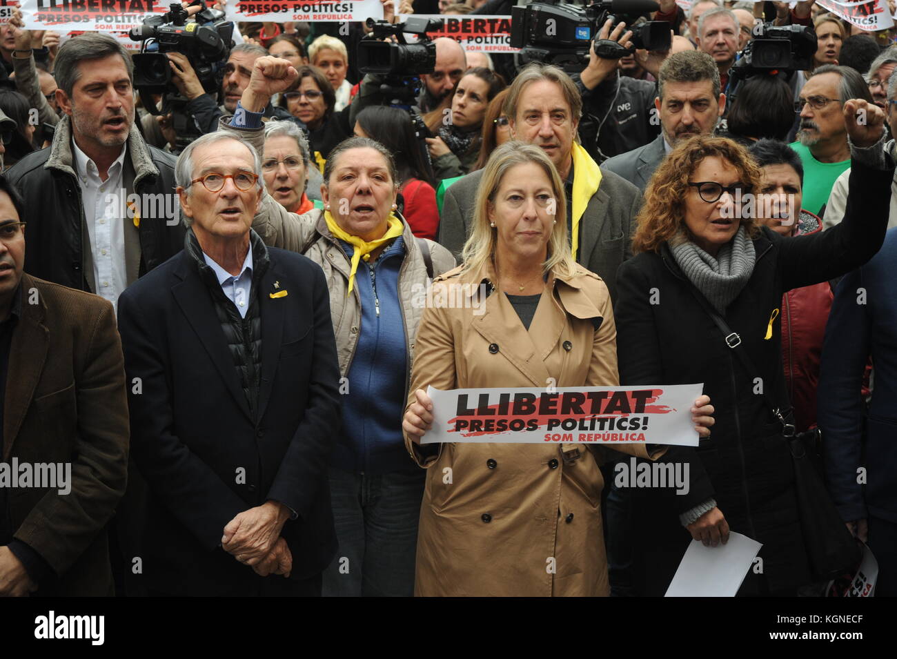 Barcelone, Espagne. 05Th nov, 2017. Xavier Trias, ancien maire de Barcelone. démonstration pendant une grève générale pour réclamer la libération de prisonniers politiques. 8 novembre 2017. La place Sant Jaume, Barcelone, Catalogne, espagne. Credit : crédit : Alberto alberto paredes paredes/Alamy live news Banque D'Images