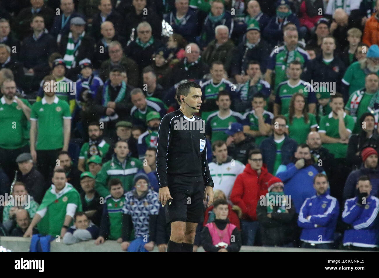 Windsor Road, Belfast, Irlande du Nord. 09Th Nov, 2017. Qualification pour la Coupe du Monde 2018 Play-Off (Première partie) - Irlande du Nord 0 Suisse 1. Ovidiu Hategan Match arbitre. Crédit : David Hunter/Alamy Live News Banque D'Images