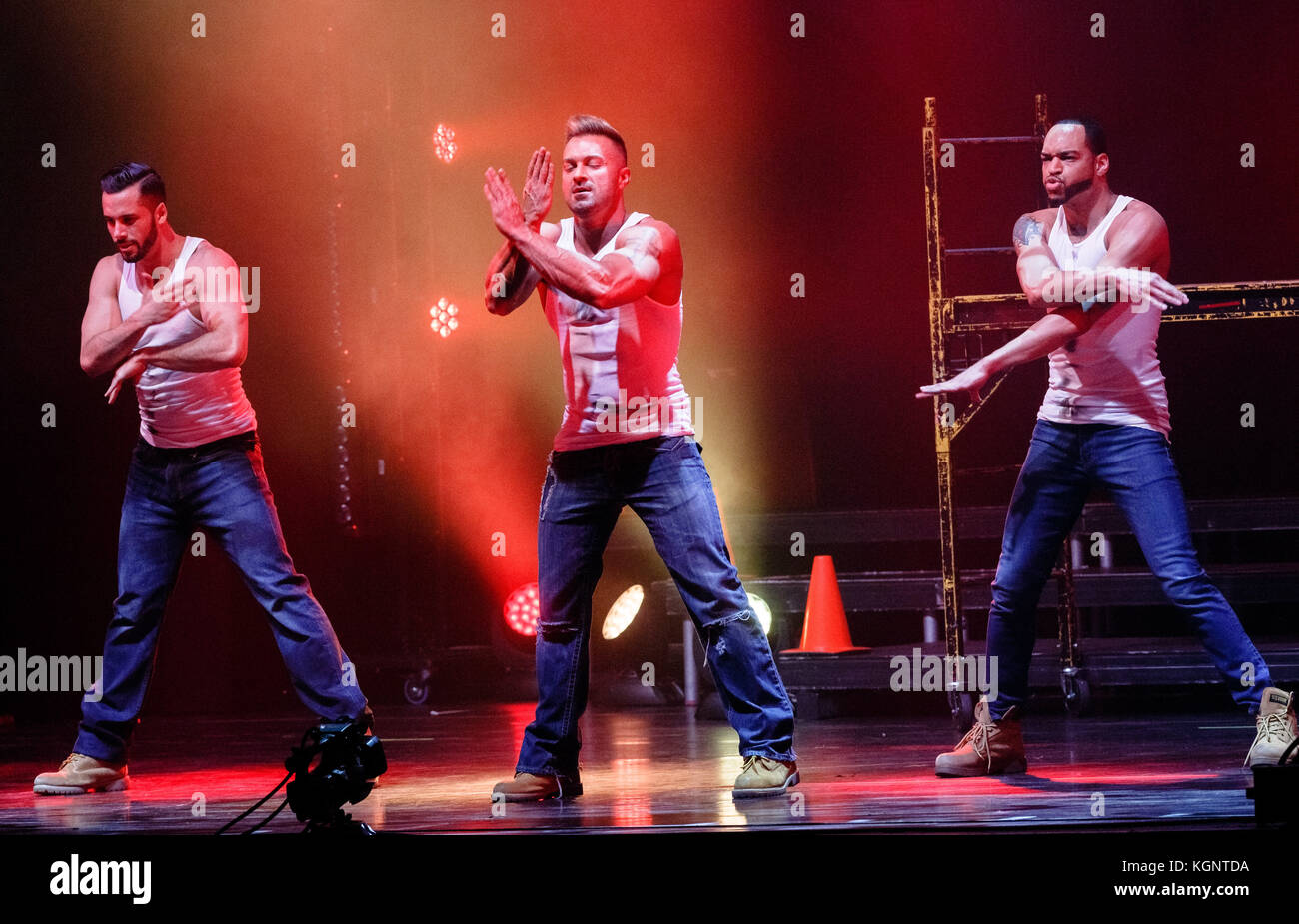 Hambourg, Allemagne. 10 Nov, 2017. Danseurs de l'effectuer à la Chippendales Mehr ! Le théâtre à l'Grossmarkt à Hambourg, Allemagne, 10 novembre, 2017. Photo : Markus Scholz/dpa/Alamy Live News Banque D'Images