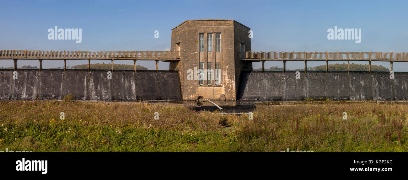 Lon las cefni vu depuis le réservoir, de pistes cyclables, d'Anglesey au nord du Pays de Galles Banque D'Images