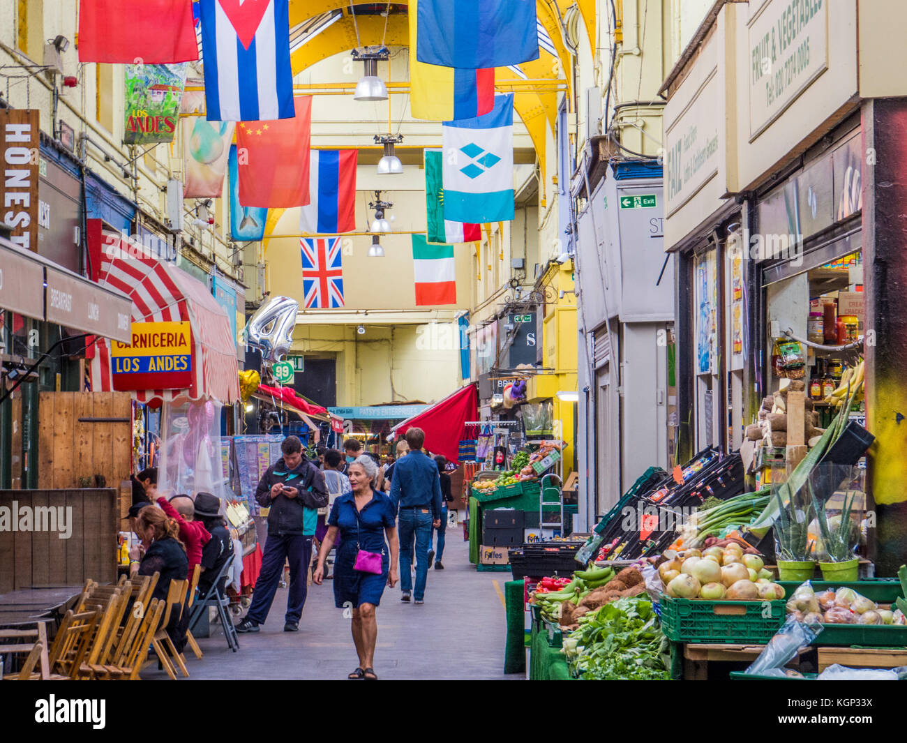 Brixton Village - un marché couvert avec de nombreux magasins et points de vente à Briixton, l'un des quartiers les plus dynamiques et multiculturels de Londres Banque D'Images