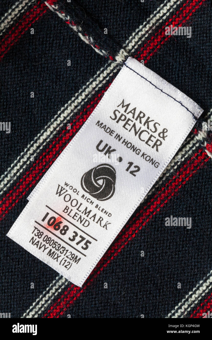 Mélange de Laine woolmark blend riche symbole de l'étiquette de Marks &  Spencer haut de femme made in Hong-kong size UK 12 Photo Stock - Alamy