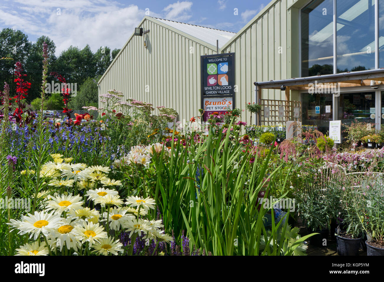 Serrures Whilton Garden Village, un centre de jardinage près de Weedon, Northamptonshire, Angleterre Banque D'Images