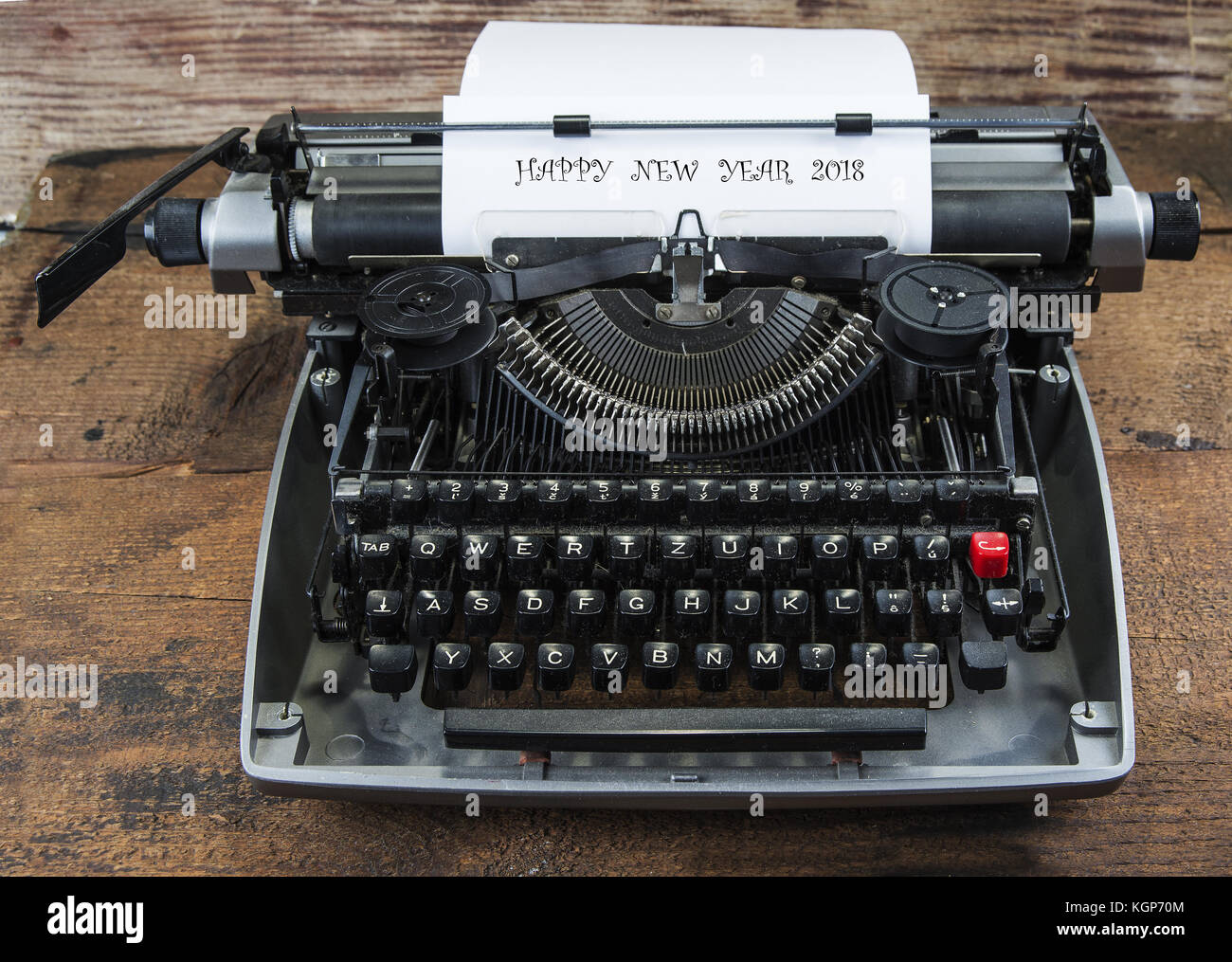 Vieille machine à écrire à partir de 1970 avec le papier et copie espace.Bonne année 2018. Banque D'Images