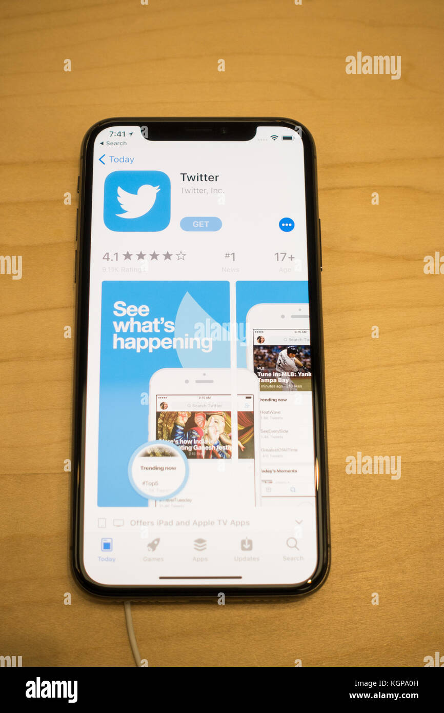 Application twitter télécharger écran sur un nouvel iphone x Banque D'Images