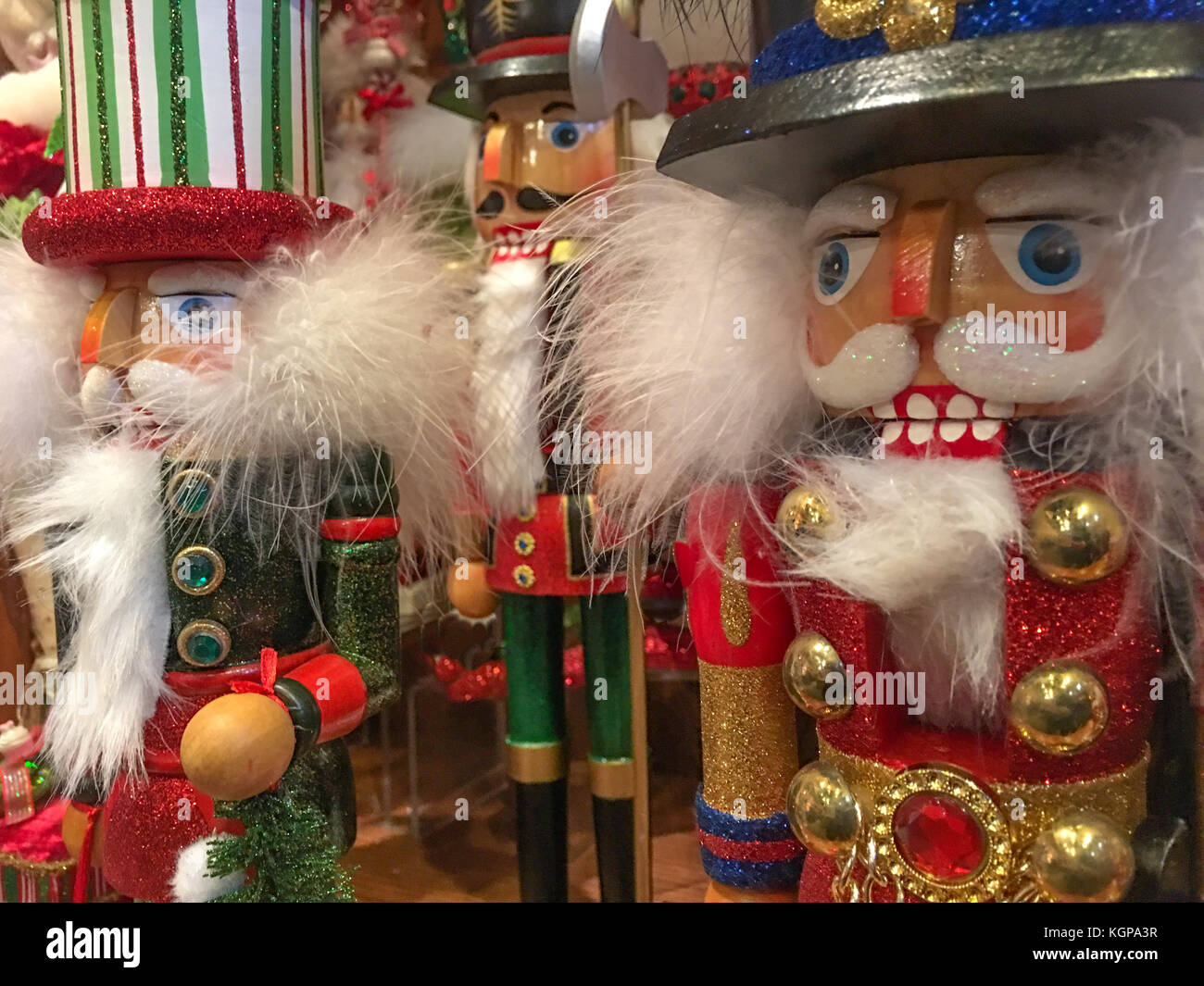 Close-up of Colorful Cassenoix portant des chapeaux haut Banque D'Images