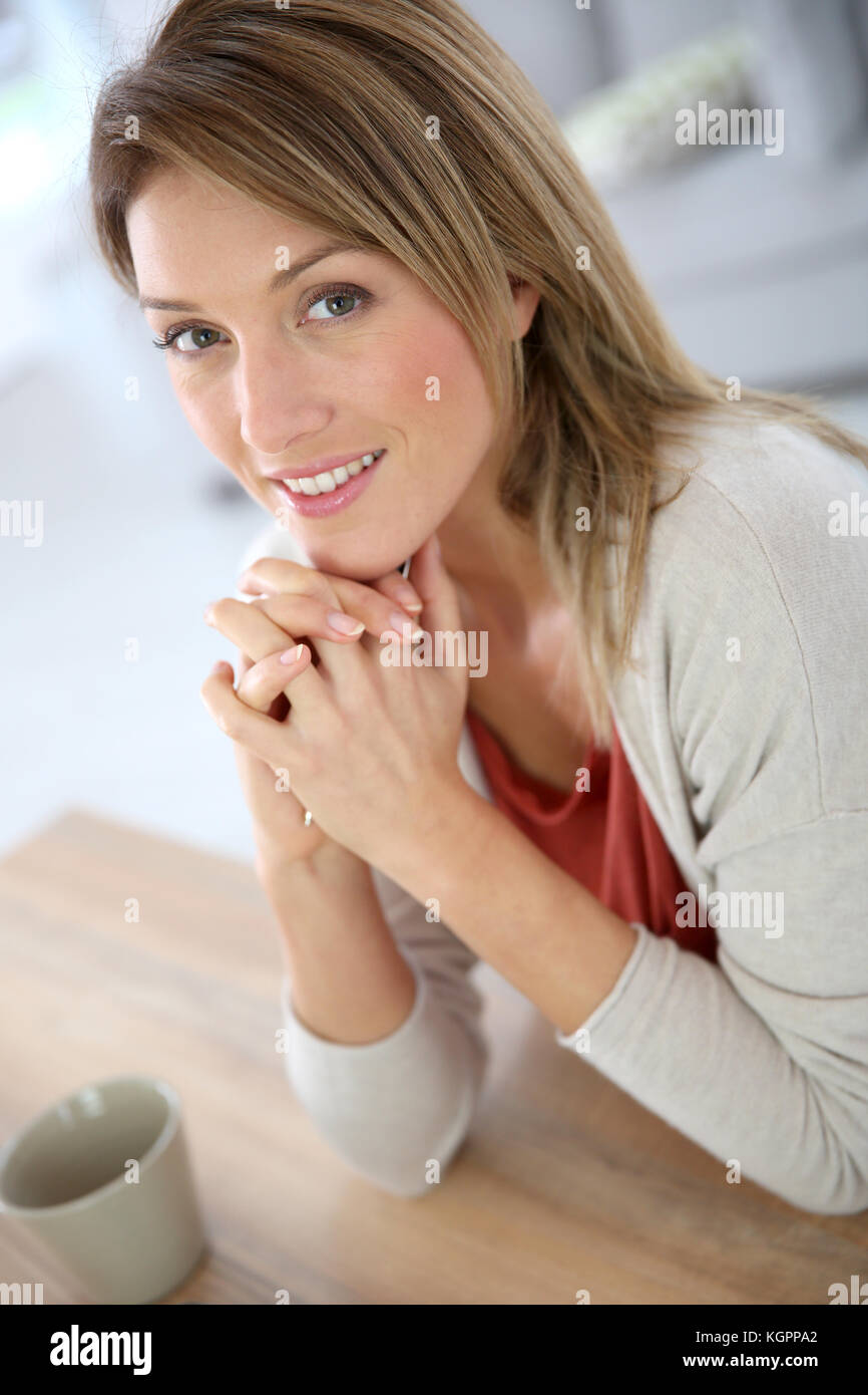 Portrait de belle femme d'âge moyen Banque D'Images