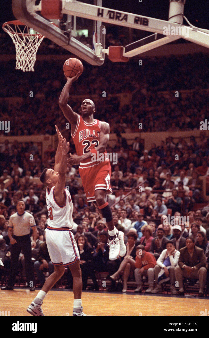 Michael Jordan des Chicago Bulls lors d'un match contre les New York Knicks au Madison Square Garden en 1991. Banque D'Images