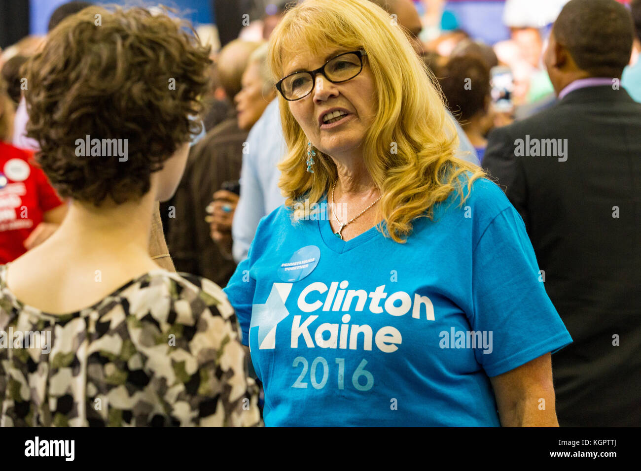 Lancaster, PA - 30 août 2016 : Hillary Clinton et tim kaine ticket partisans d'un rassemblement pour le sénateur de virginie tim kaine. Banque D'Images