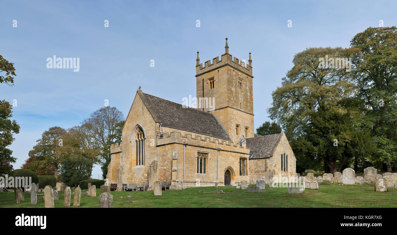 L'église St Eadburgha à l'automne, Cotswolds, Broadway, Worcestershire, Angleterre. Vue panoramique Banque D'Images