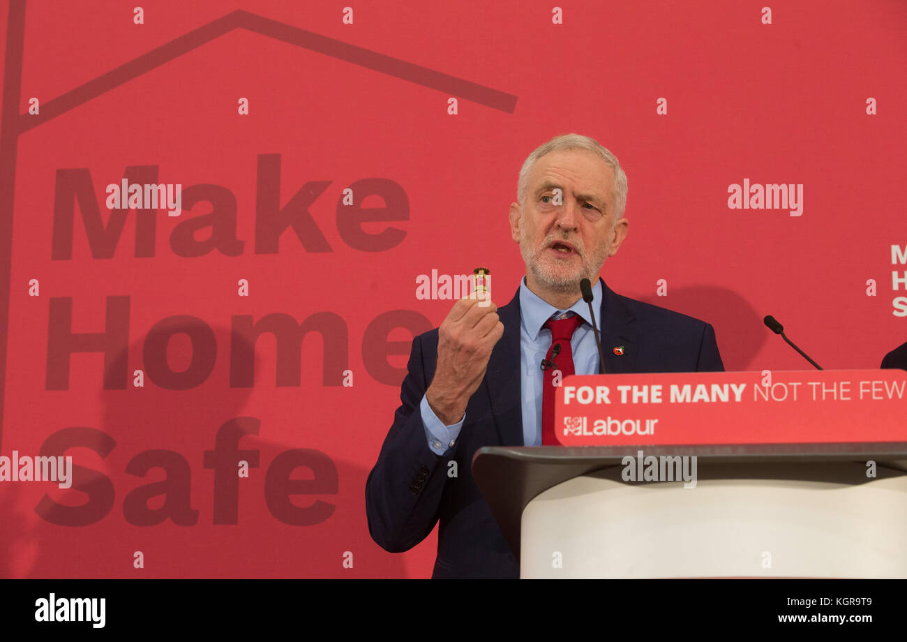 Leader syndical, Jeremy Corbyn, le lancement de la main-d'créer une maison sûre' campagne en promettant de sprinkleurs rénovation à tous les immeubles de grande hauteur s'il est élu Banque D'Images