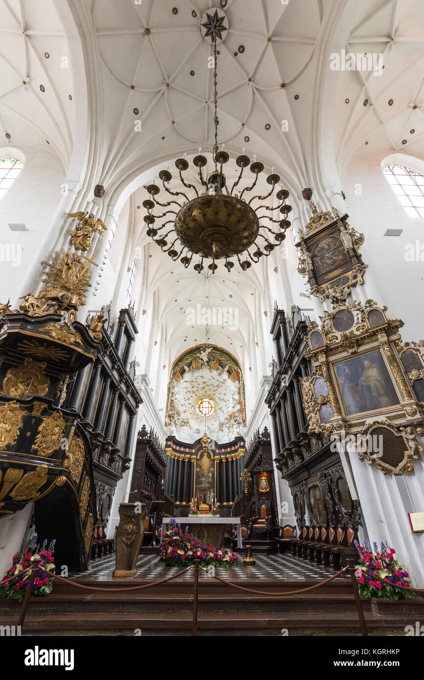 Bel intérieur, l'autel et le plafond à la consigner vos bagages vide Oliwa de Gdansk, en Pologne. Banque D'Images