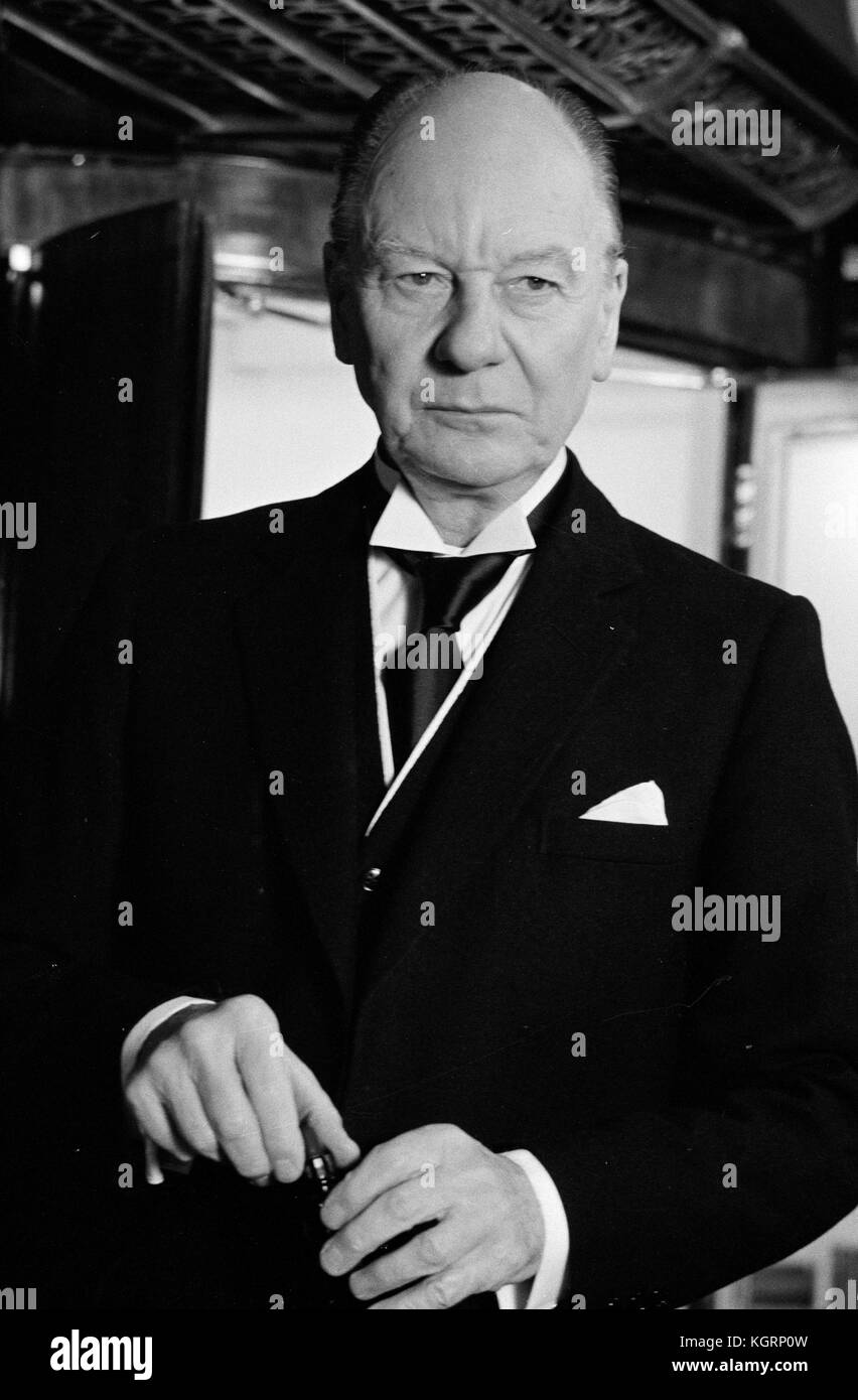 Le meurtre de l'Orient Express (1974) , John Gielgud Date : 1974 Banque D'Images