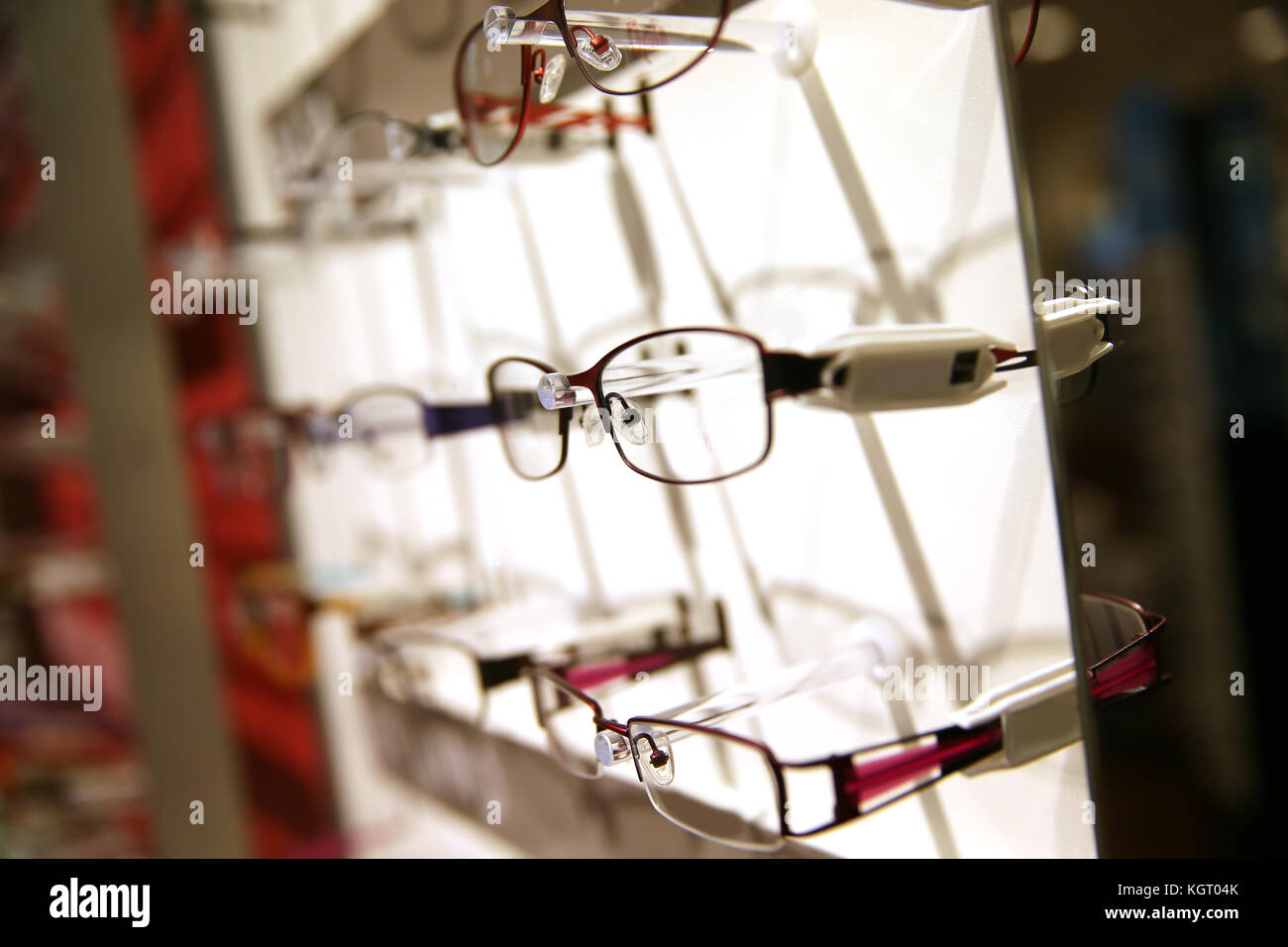 Lunettes situé sur une unité d'affichage dans la boutique Banque D'Images