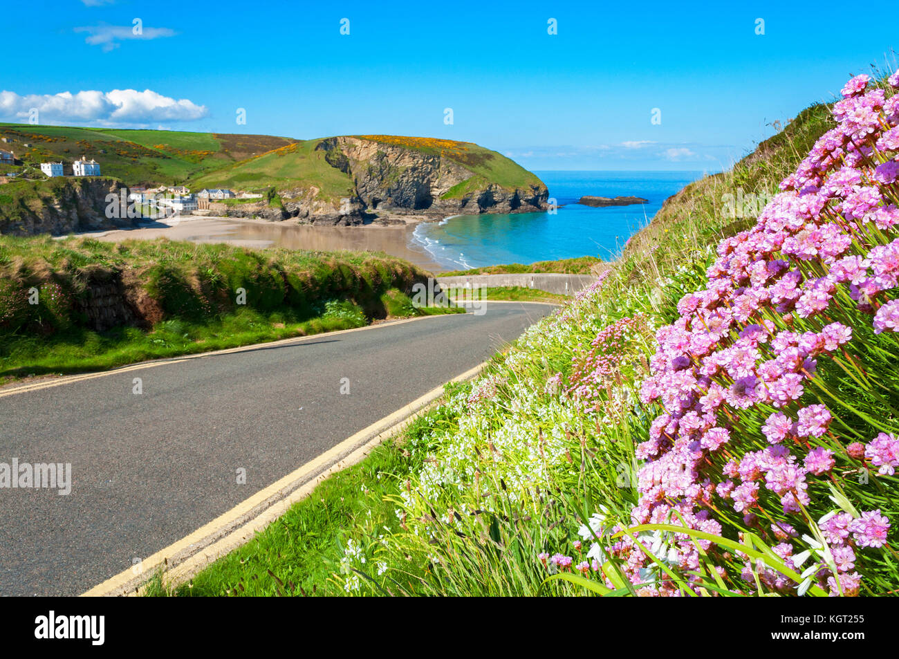 La route côtière à portreath à Cornwall, Angleterre, Royaume-Uni, Banque D'Images