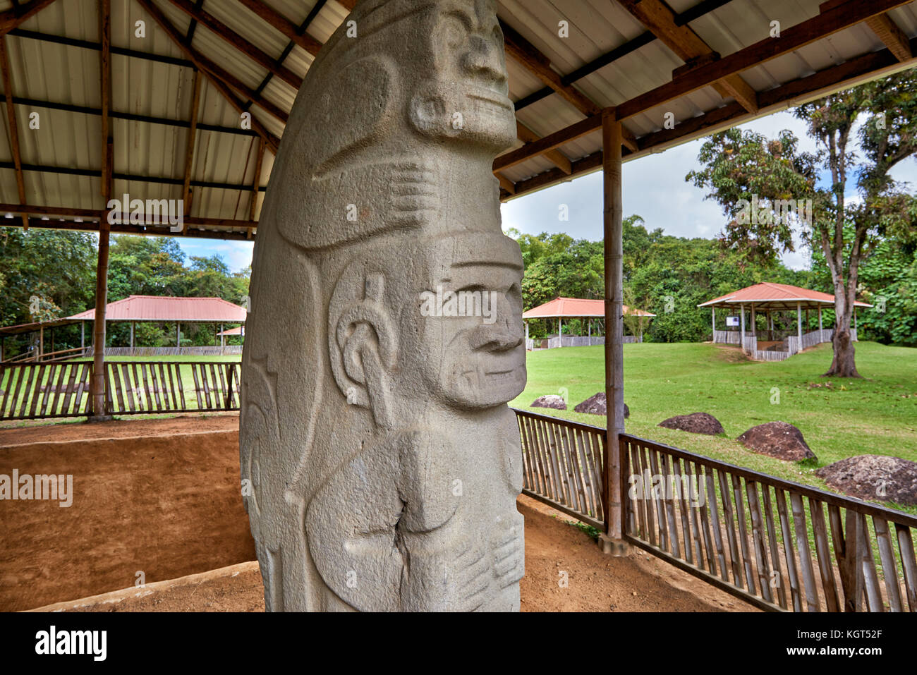 Statue de démon en statues archéologiques dans l'Alto de Las Piedras, San Jose de Isnos, San Agustin, Colombie, Amérique du Sud Banque D'Images