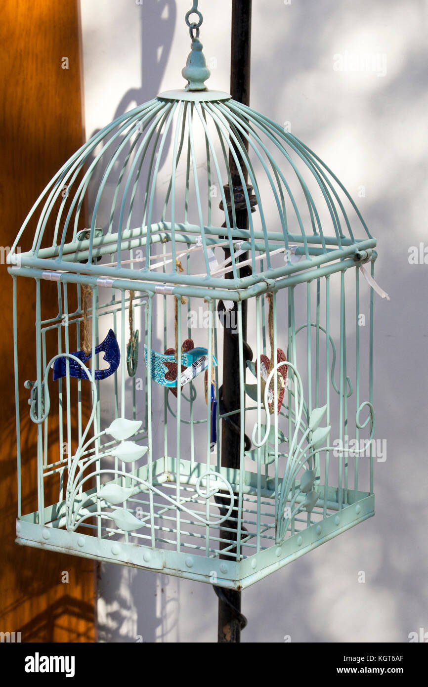 Cage à Oiseaux Décorative étendus Dehors Banque Dimages