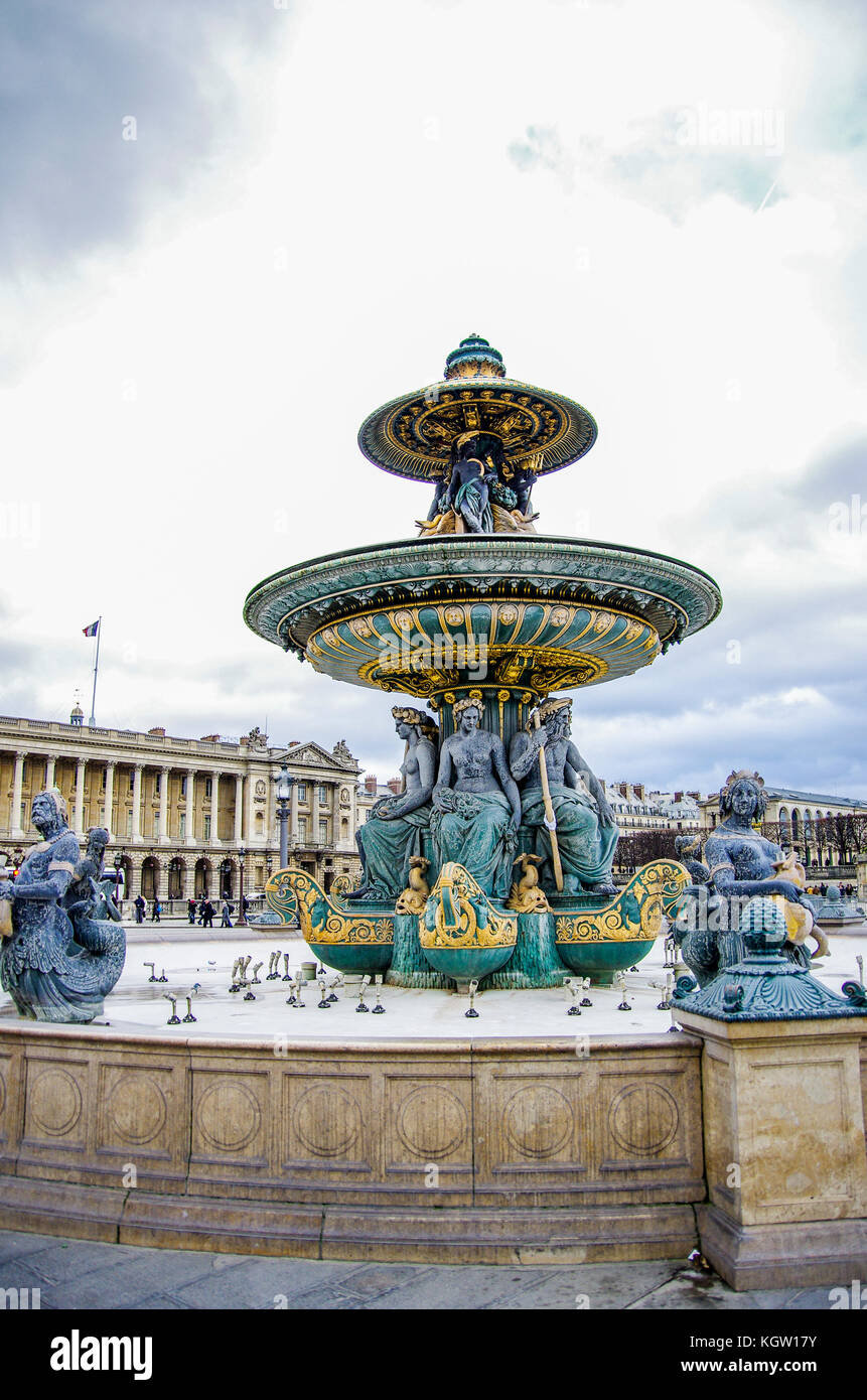 Fontaines de la Place de la Concorde, Paris, France Banque D'Images
