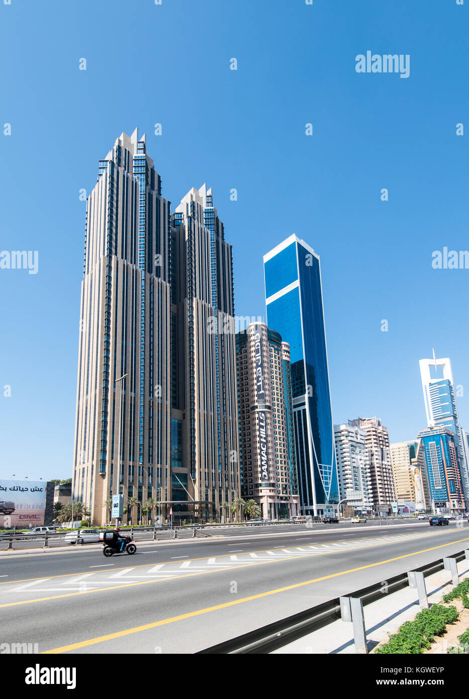Dubaï, Émirats arabes unis - 29oct2017 : syscrapers avec sheik Zayed road, à Dubai. Banque D'Images
