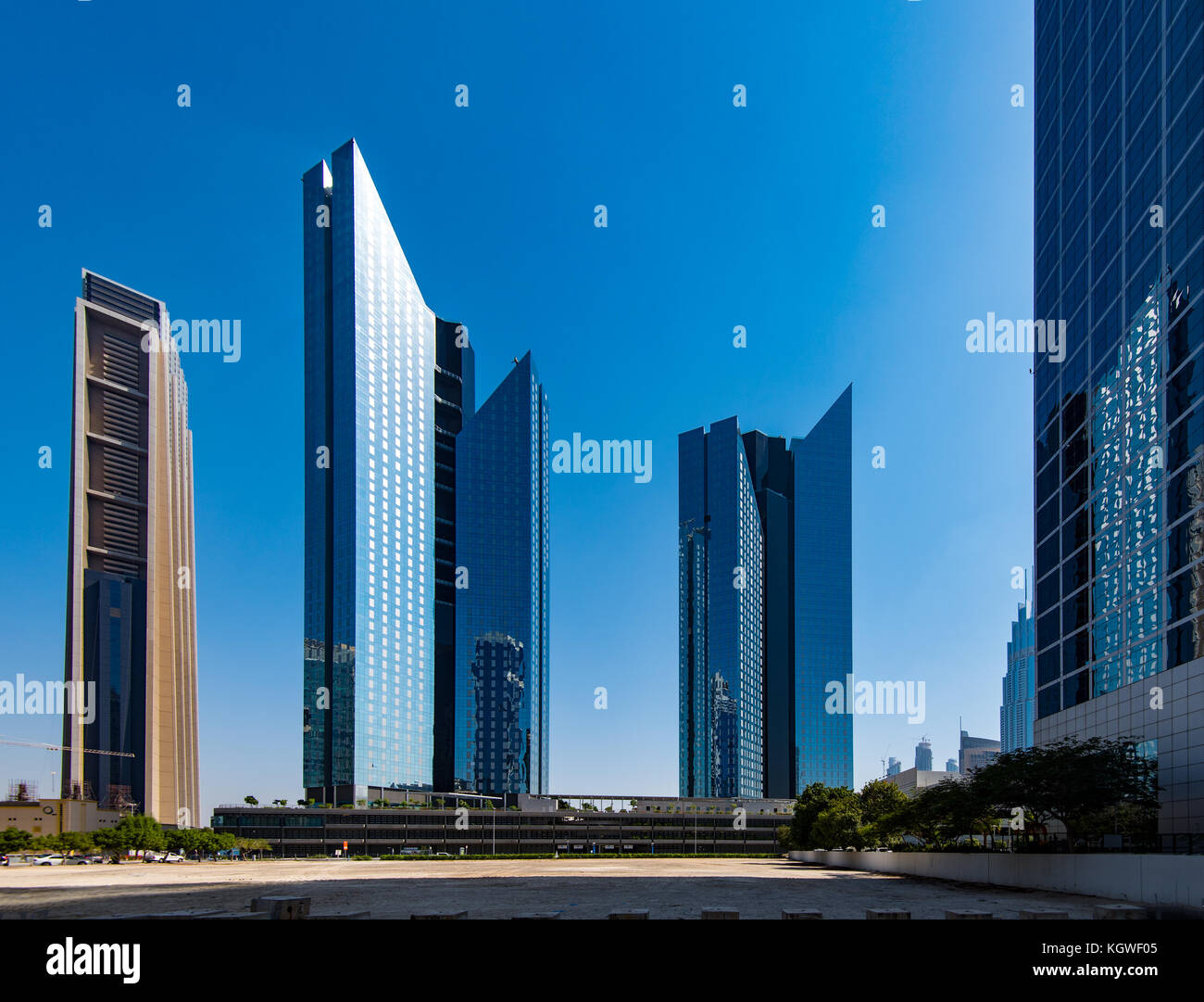 DUBAÏ, Émirats arabes Unis - 29OCT2017 : Central Park Towers à DIFC, Dubaï. La tour d'index est également visible à droite, Banque D'Images