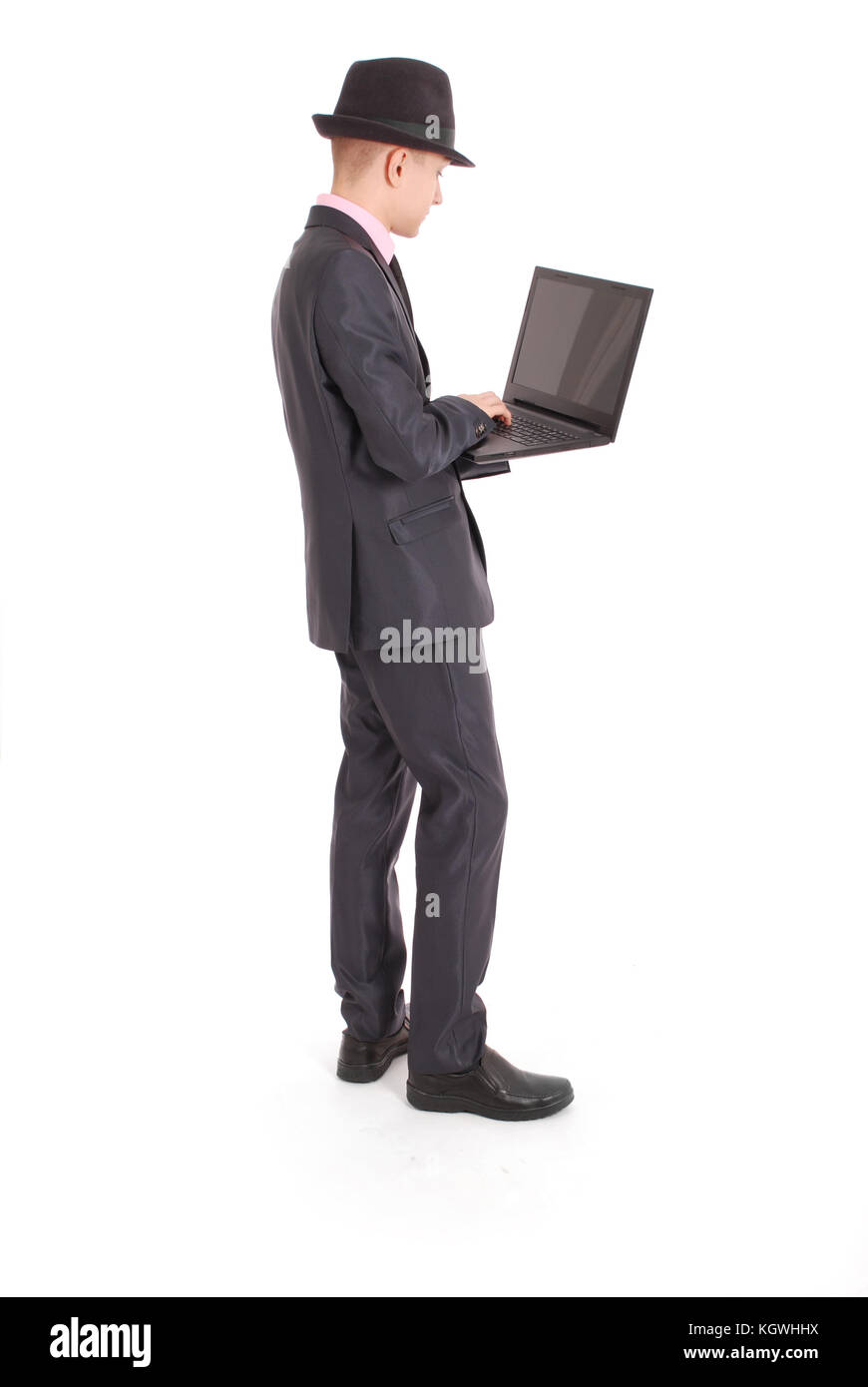 Portrait of confident businesswoman qui working on laptop in formals isolés sur fond blanc Banque D'Images