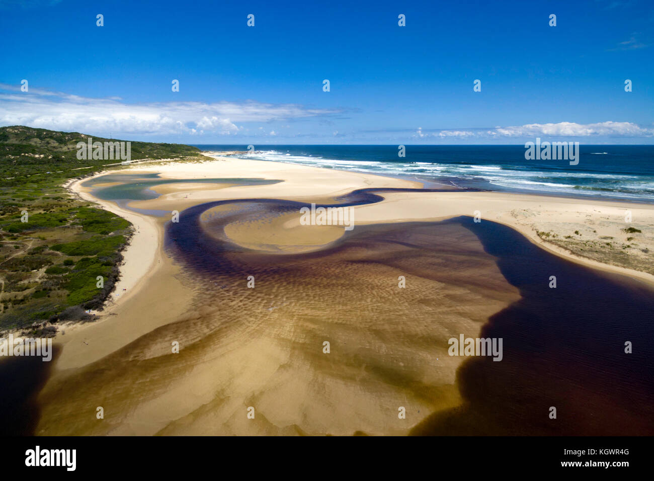 Vue aérienne de la rivière à Buffels Bay, Knysna, Afrique du Sud Banque D'Images