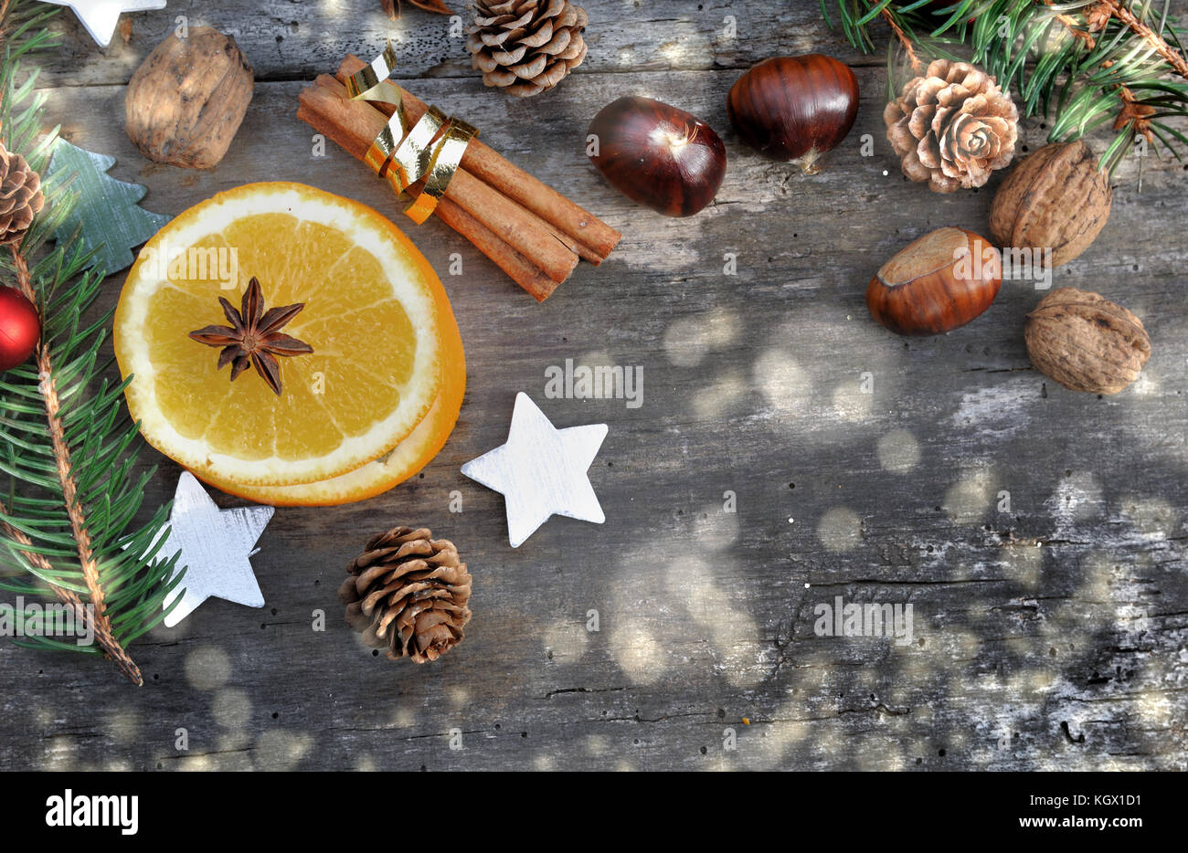 Tranche d'orange et la cannelle dans l'anis,décoration de Noël Banque D'Images