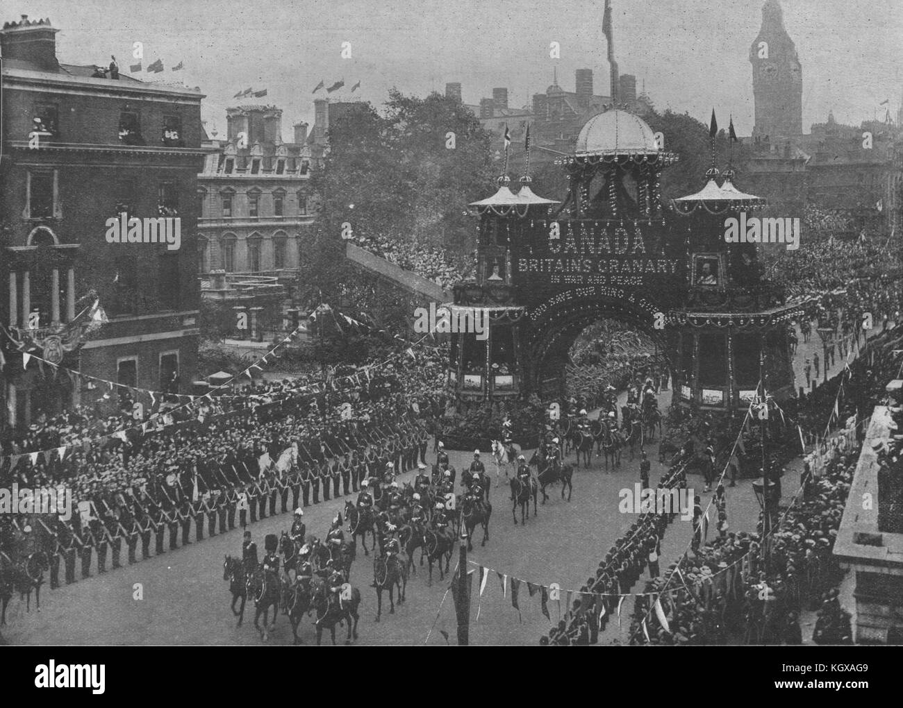 Couronnement de la personnel de l'Administration centrale en passant l'arche. Londres 1902. L'Illustrated London News Banque D'Images