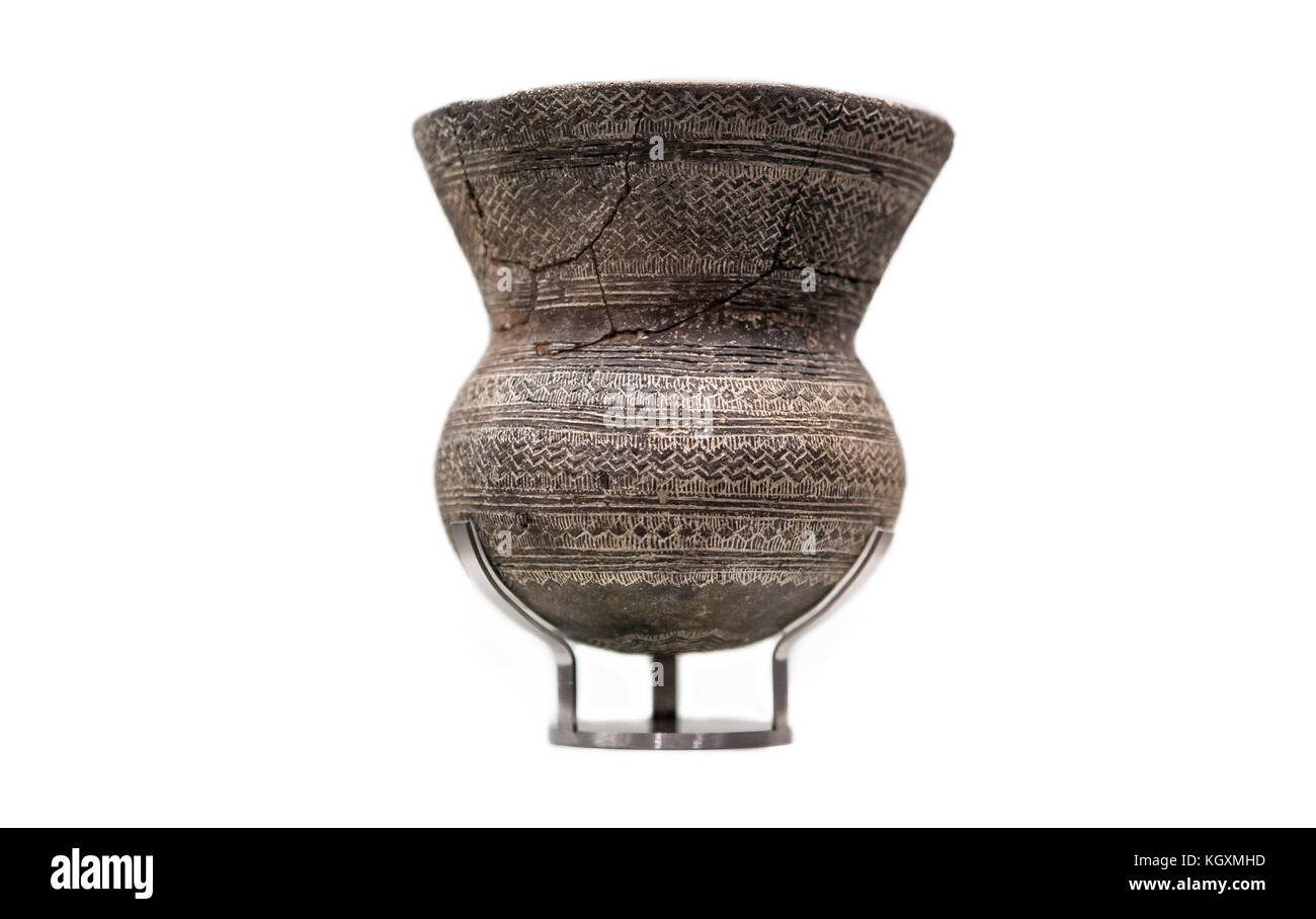 Cordoba, Espagne - 4 juin 2011 : bécher Bell de la Rambla.Pots d'argile d'âge de cuivre tardif.Musée archéologique de Cordoue, Andalousie, Espagne Banque D'Images