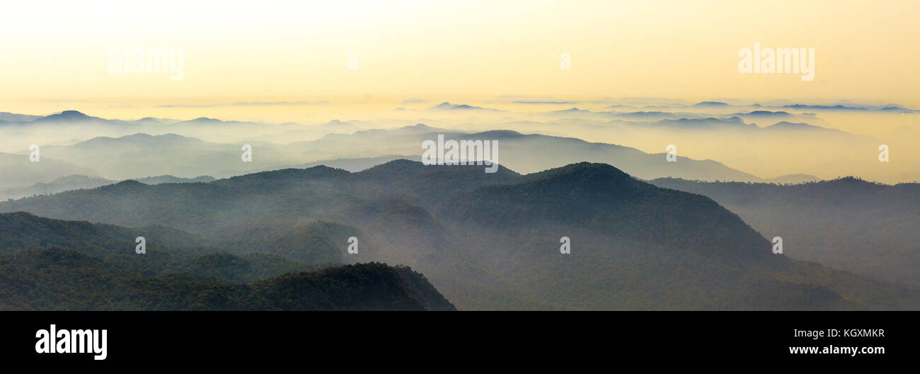 Vue sur western ghats de collines de Kudajadri, kollur, mookambika. Banque D'Images