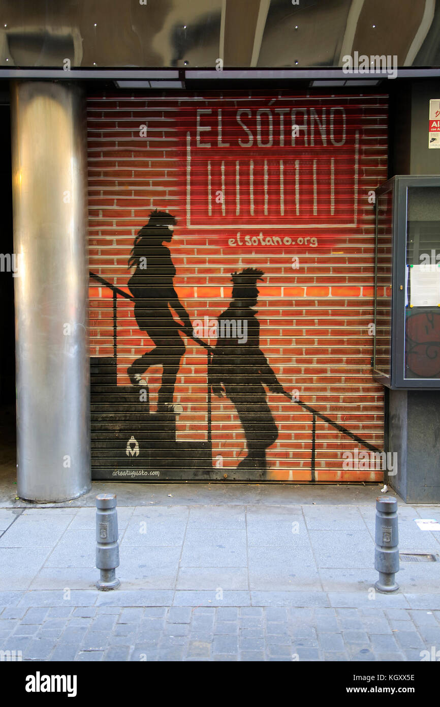 Signe de l'oeuvre peint à la bombe pour El Sotano music club, Lavapies, le centre-ville de Madrid, Espagne Banque D'Images