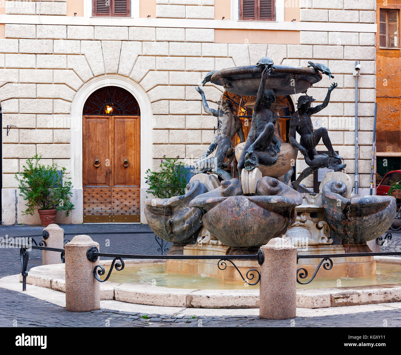 La Fontana delle tartarughe (la fontaine des tortues marines) est une fontaine de la fin renaissance italienne, situé sur la piazza mattei, Rome, Italie Banque D'Images