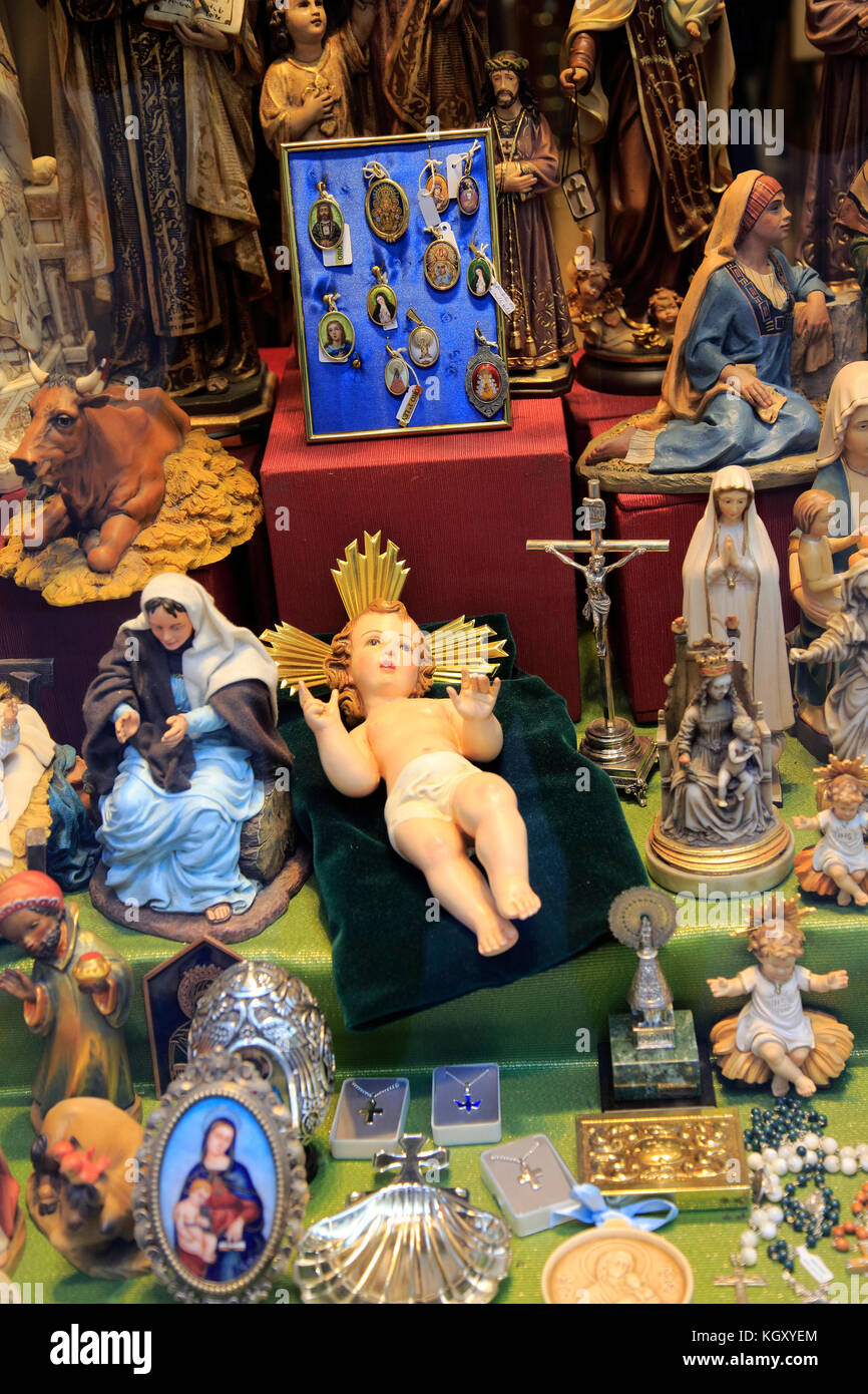 Angel Perez neveux boutique qui vend des objets religieux, Calle Postas, centre-ville de Madrid, Espagne Banque D'Images