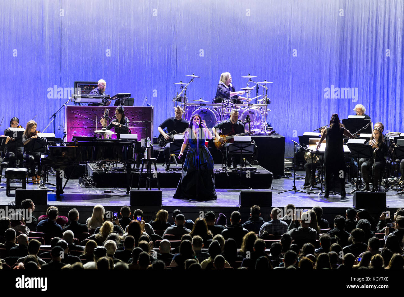 New York, États-Unis. 10 nov, 2017. evanescence groupe de rock avec orchestre présente à Kings Theatre de Brooklyn crédit : lev radin/pacific press/Alamy live news Banque D'Images